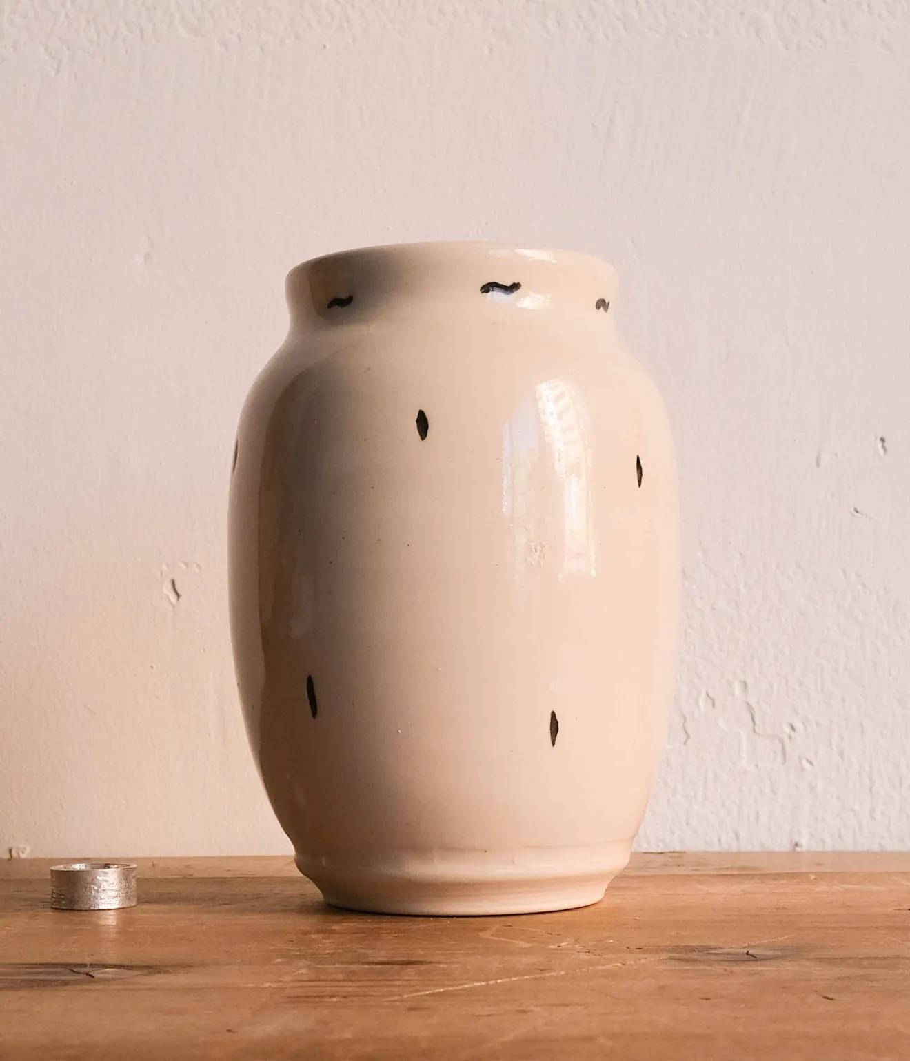 DANNY D'S MUD SHOP "Take it Easy Casper Vase"